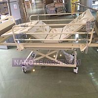 تخت بیمار سه شکن با قابلیت تنظیم ارتفاع تخت بیمار سه شکن با قابلیت تنظیم ارتفاع